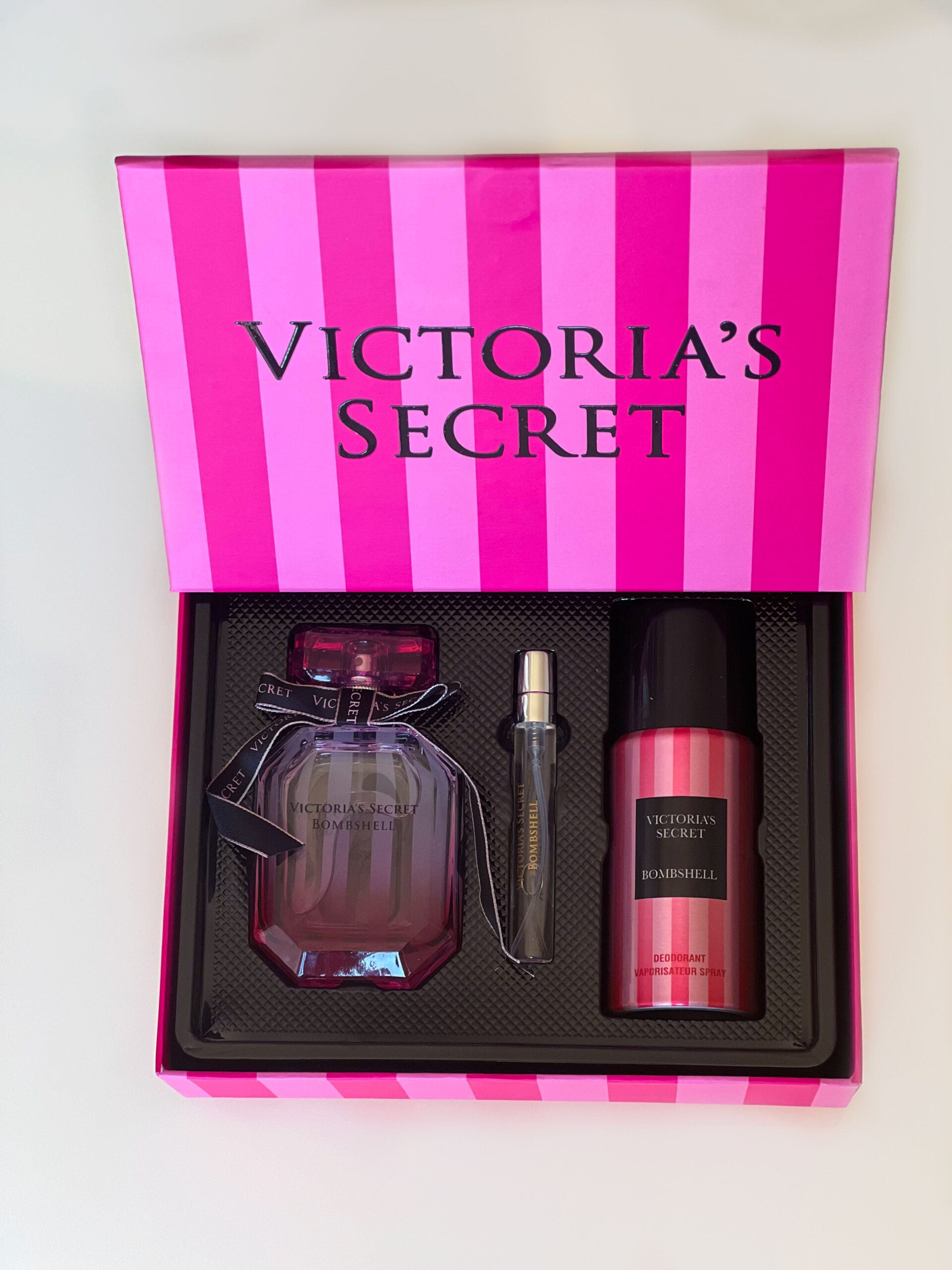 Подаръчен комплект Victoria’s Secret Bombshell- дамски – Луксозен парфюм | LuxyAroma