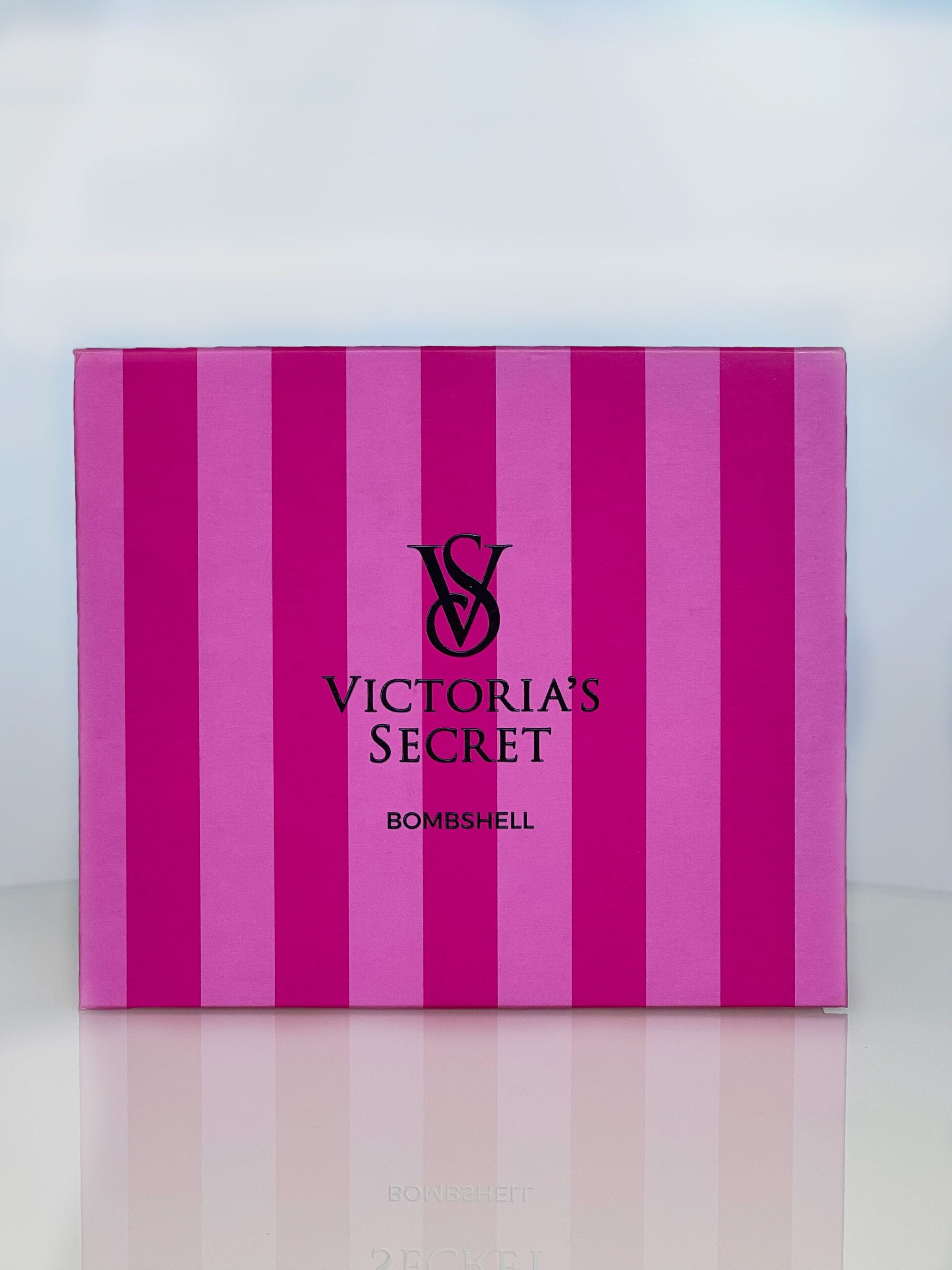 Подаръчен комплект Victoria’s Secret Bombshell- дамски – Луксозен парфюм | LuxyAroma